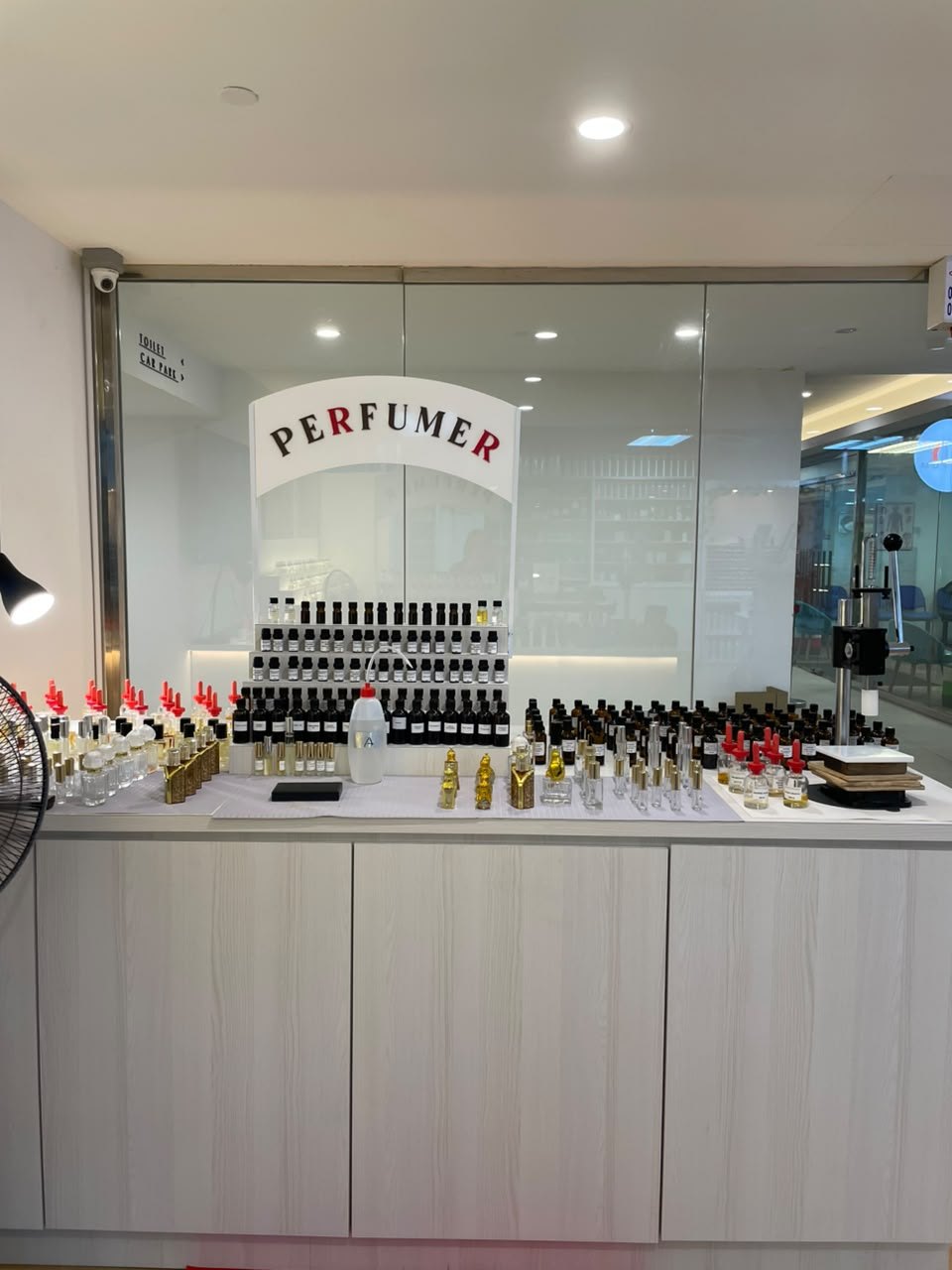Perfumer display